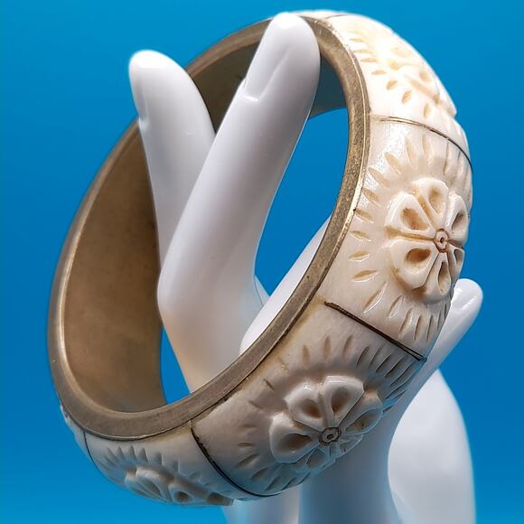 Vintage Carved Celluloid Wide Bangle Bracelet, Brass Inside, 8 Inches - Picture 3 of 10